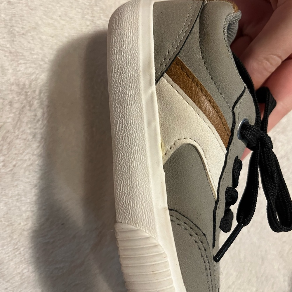 Gray and White Sneakers with Sleek Design - Picture 3 of 5